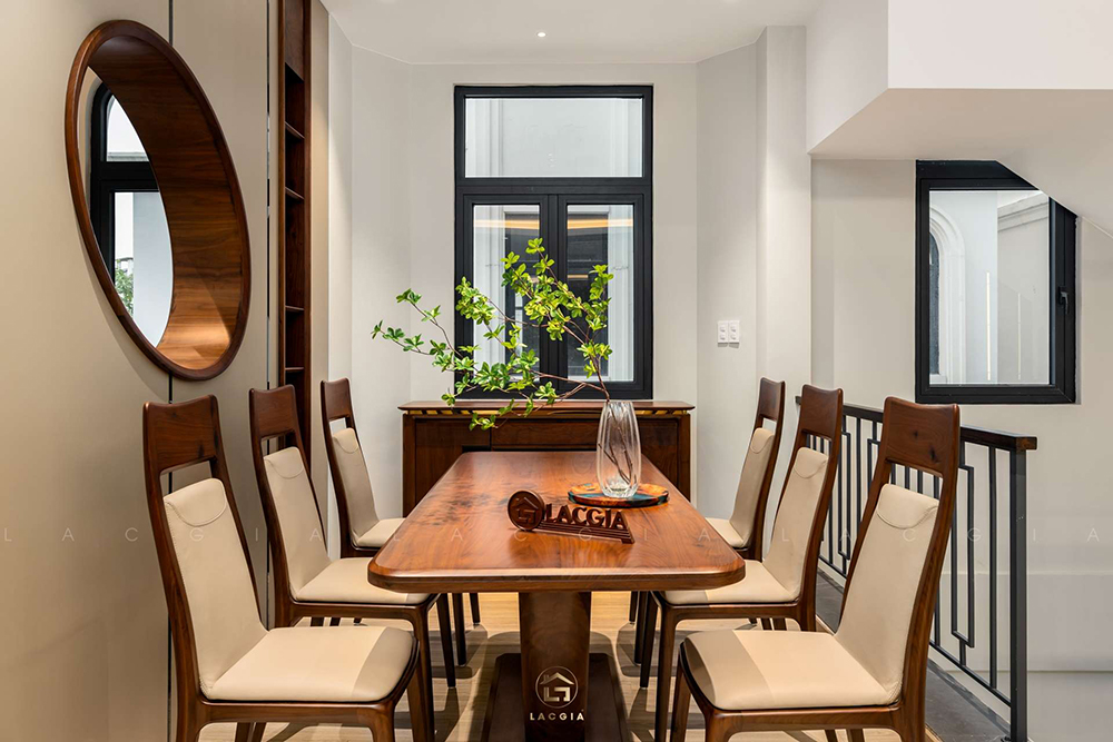 Phân Phối Sản Phẩm Ô Tô