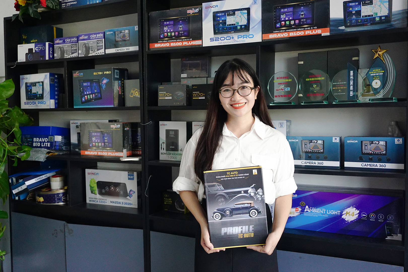 Phân Phối Sản Phẩm Ô Tô