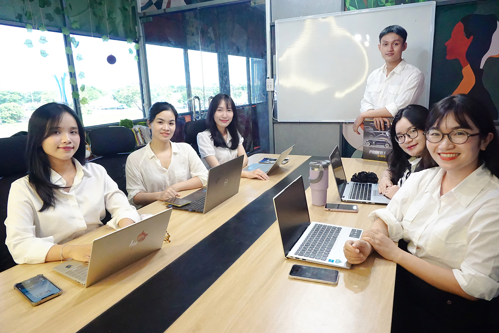 Phân Phối Sản Phẩm Ô Tô