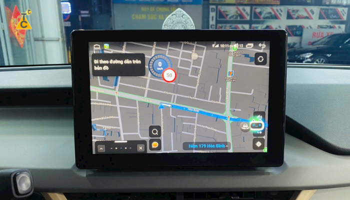 Màn hình được cài đặt sẵn các ứng dụng dẫn đường