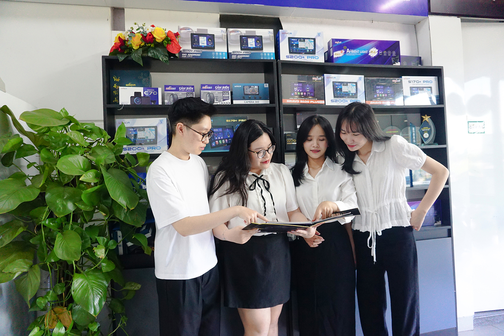 Phân Phối Sản Phẩm Ô Tô