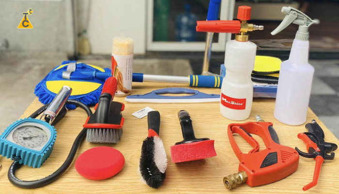Chuẩn bị dụng cụ và dung dịch rửa xe