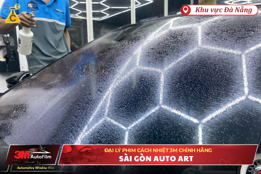 Dán phim 3M Crystalline cho kính lái Toyota Yaris Cross