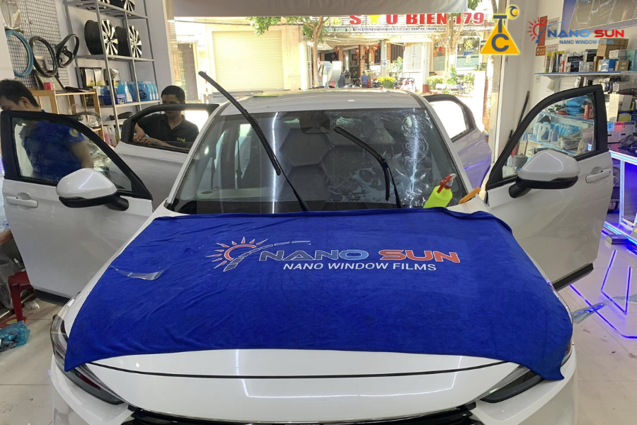 Dán phim cách nhiệt Nano Sun tại đại lý Thanh Bình Auto BMT