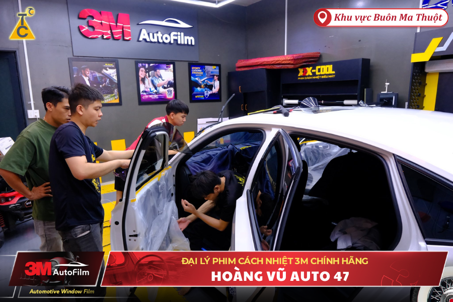 Dán phim 3M Crystalline cho kính hông/lưng của Honda Civic 2025