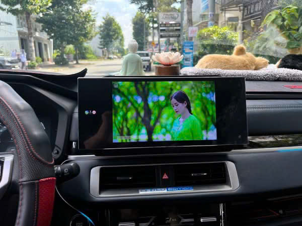 Màn hình lớn chống chói và độ phân giải QLED sắc nét của màn hình Winca S300+ 12.3 inch