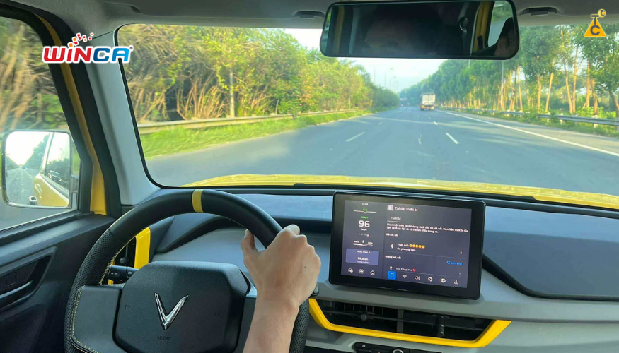 Trợ lý lái xe thông minh giúp tự động kích hoạt cần gạt mưa khi phát hiện nước trên kính lái