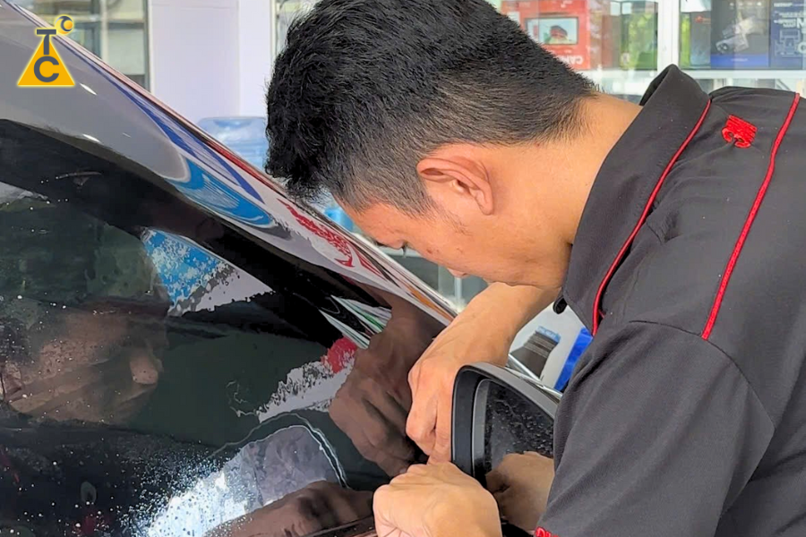 Kỹ thuật viên tay nghề cao, chuyên nghiệp tỉ mỉ