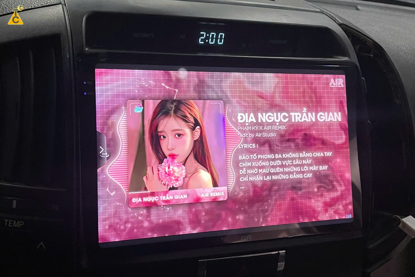 Màn hình QLED 2K hiển thị sắc nét