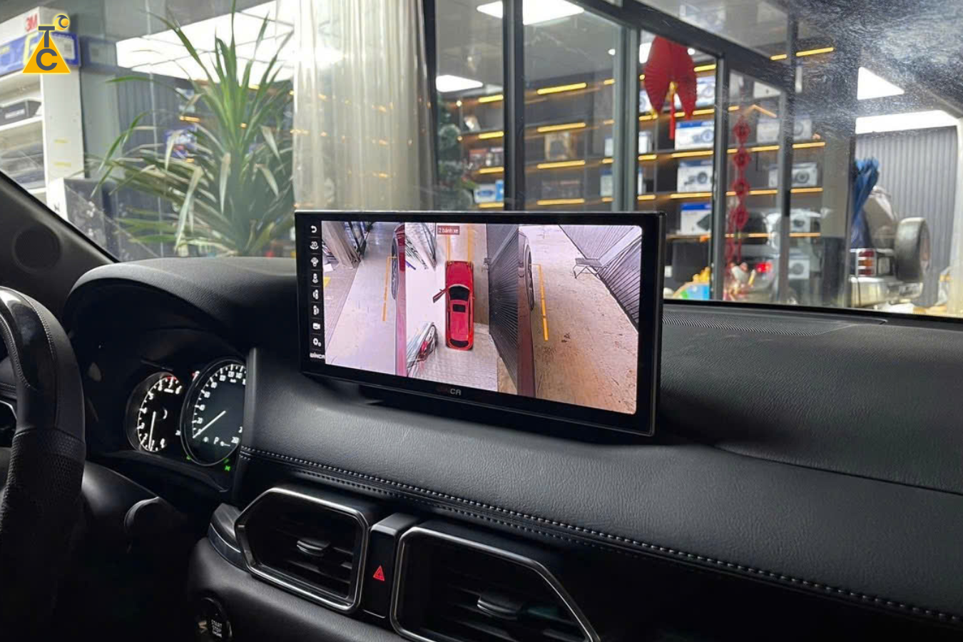 Tích hợp camera hành trình, camera lùi góc rộng nâng cao an toàn khi lái xe