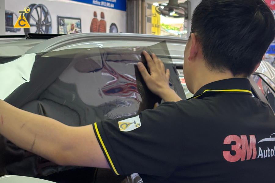 Đo – cắt – tạo hình phim theo form kính