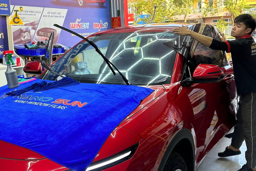 Dán phim cách nhiệt cho VF6 giải pháp giúp bảo vệ sức khỏe và an toàn khi lái xe