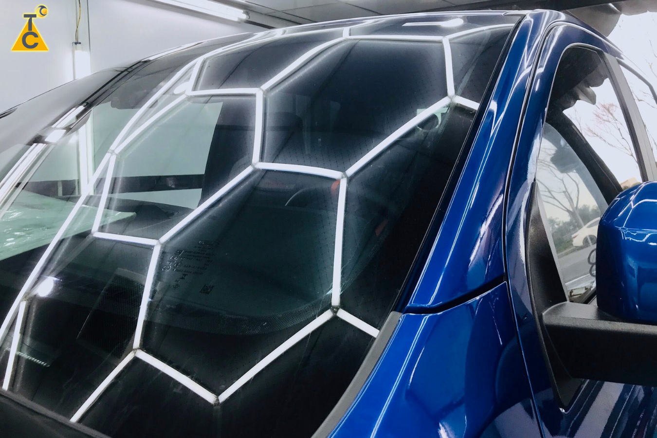 Dán Phim cách nhiệt 3M Crystalline cho Ford Raptor 2025