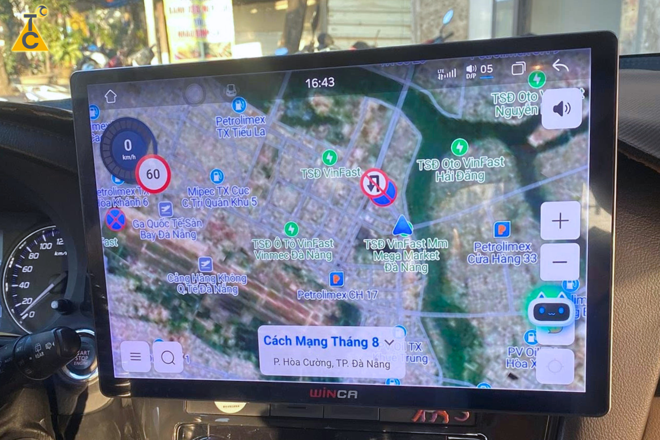Màn hình Android cho Outlander hiển thị bản đồ dẫn đường