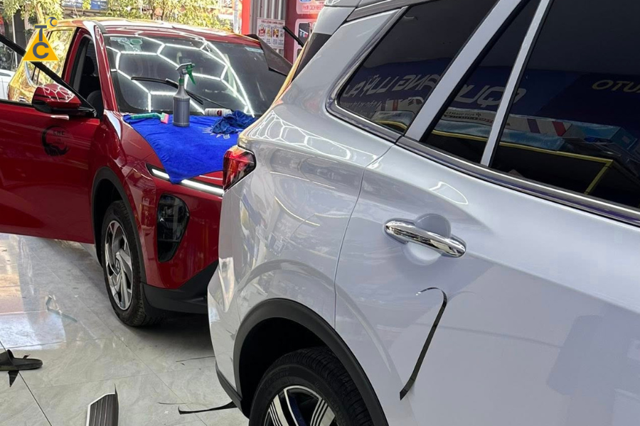 Kính sườn hoàn thiện sau khi Dán phim cách nhiệt cho VF6