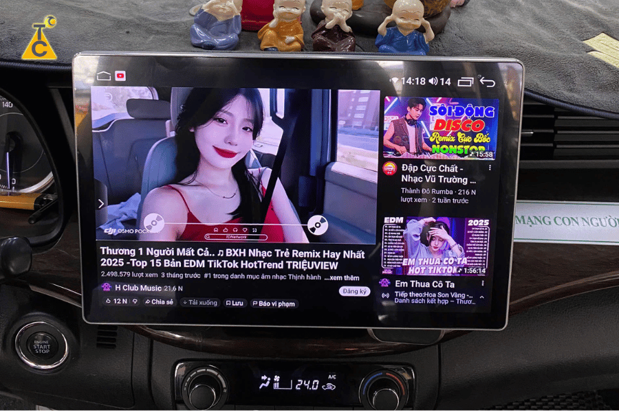 Màn hình Winca S200+ 13 Inch hiển thị Youtube sắc nét trên xe Suzuki XL7