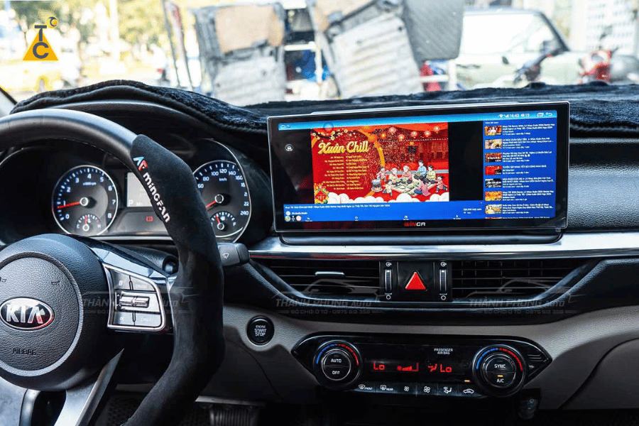màn hình Winca S300+ phát video giải trí