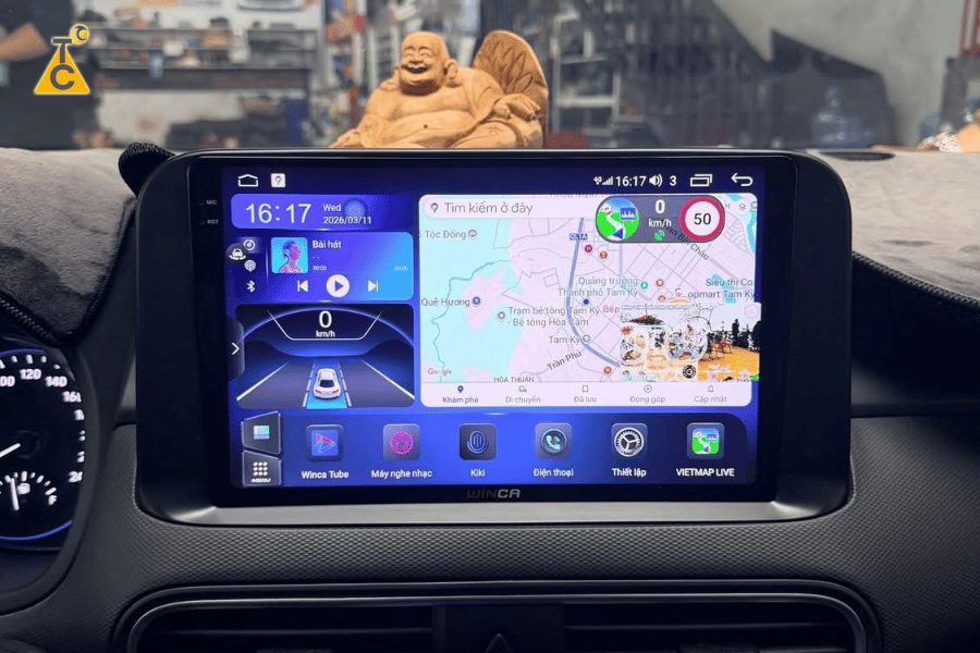 Màn hình Winca S170+ QLED hiển thị bản đồ dẫn đường trên xe Huyndai Kona