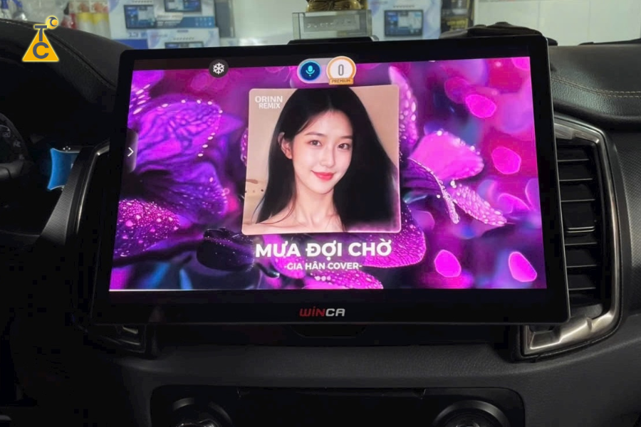 Màn hình Winca S200+ 13 Inch hiển thị Youtube sắc nét trên xe Ford Ranger