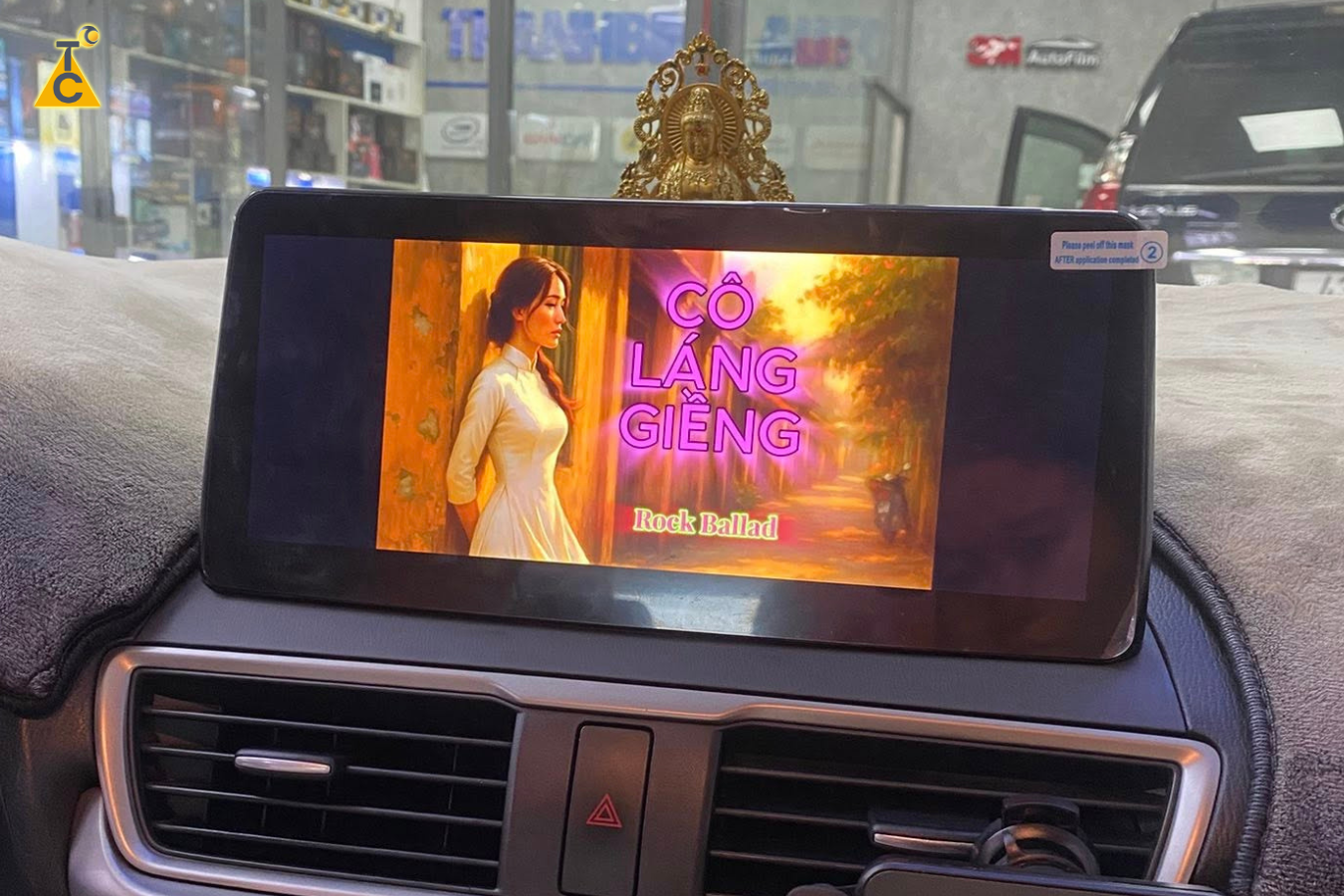 Winca S300 cho Mazda 3 sau khi lắp đặt trong khoang lái Mazda 3 2017